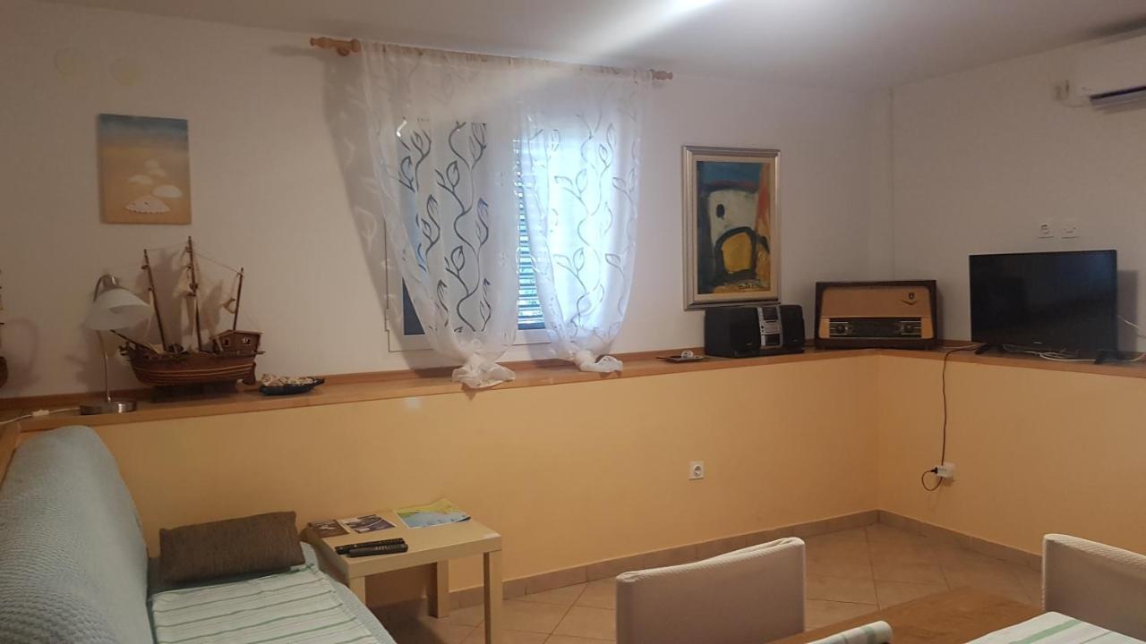 Gita Appartement Omišalj Buitenkant foto